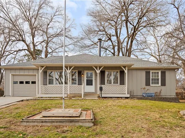 10520 Westbrooke Dr, Overland Park, KS 66214