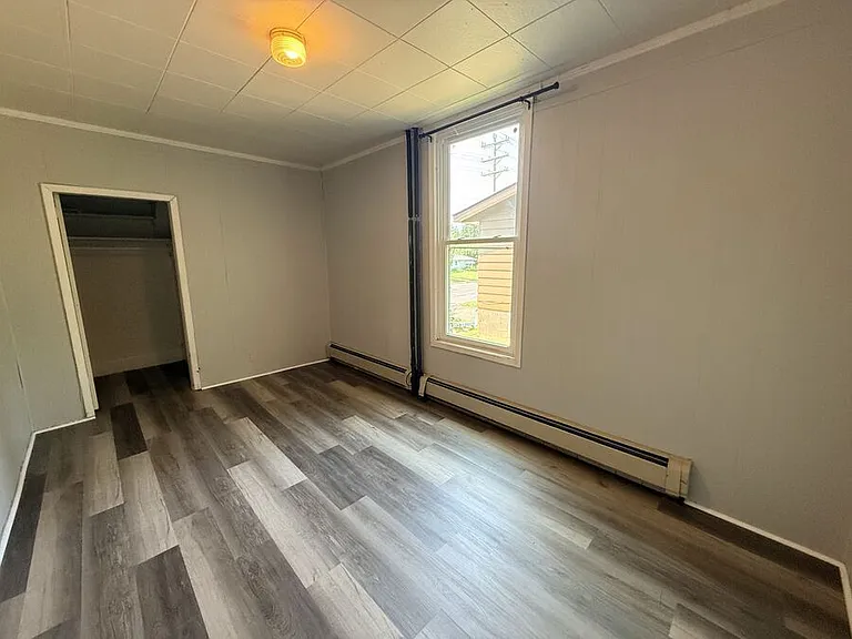 1204 Kenwood Ave — Photo 3