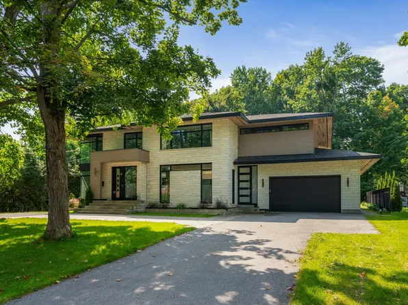 84 Fieldfare Ave, Beaconsfield, QC H9W 4W6