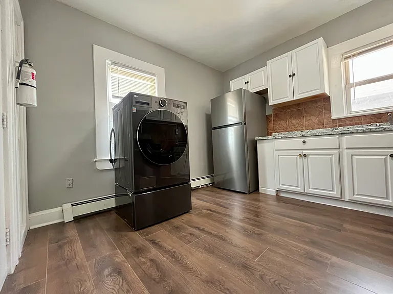 9 Rosedale Ave #2 — Photo 1