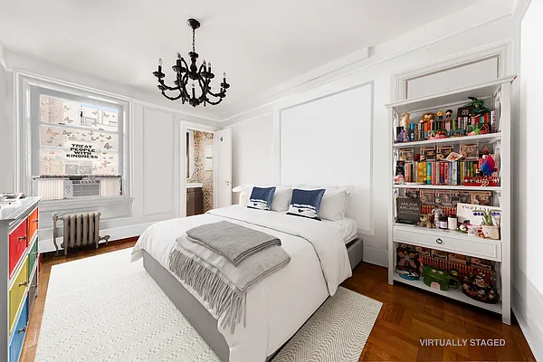 Sold by R New York | media 5