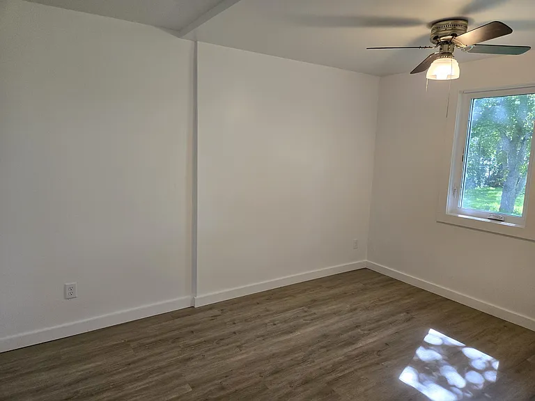 829 Kendall Ave S — Photo 10