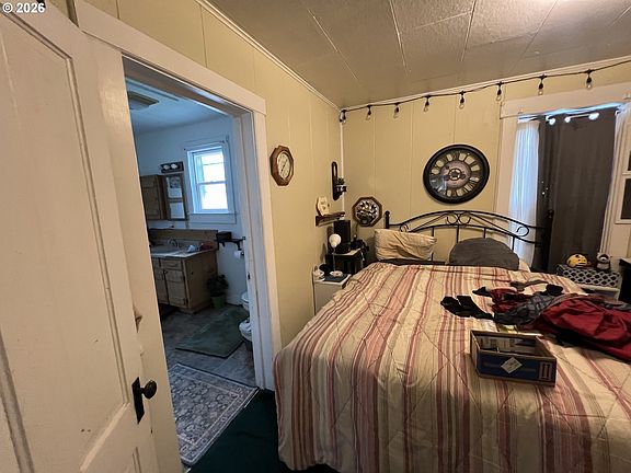 3rd image of 400 Depot St