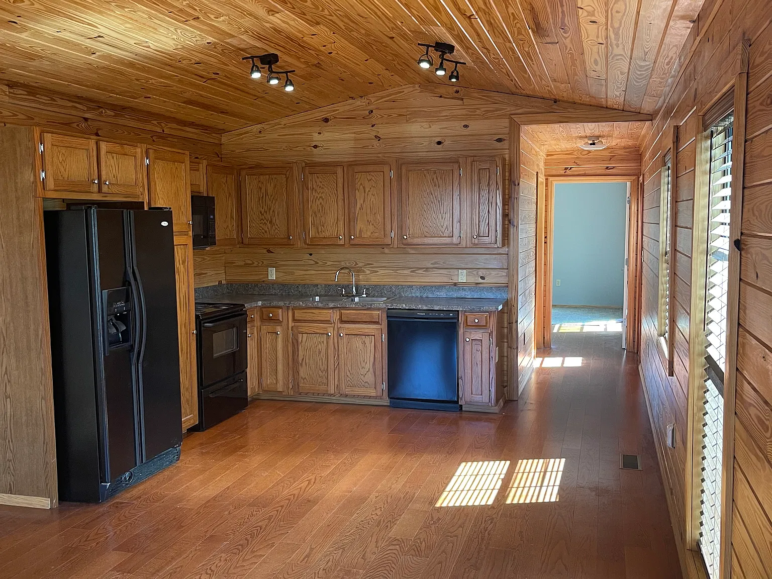 1 bed, 784 sqft, $875 — Photo 3