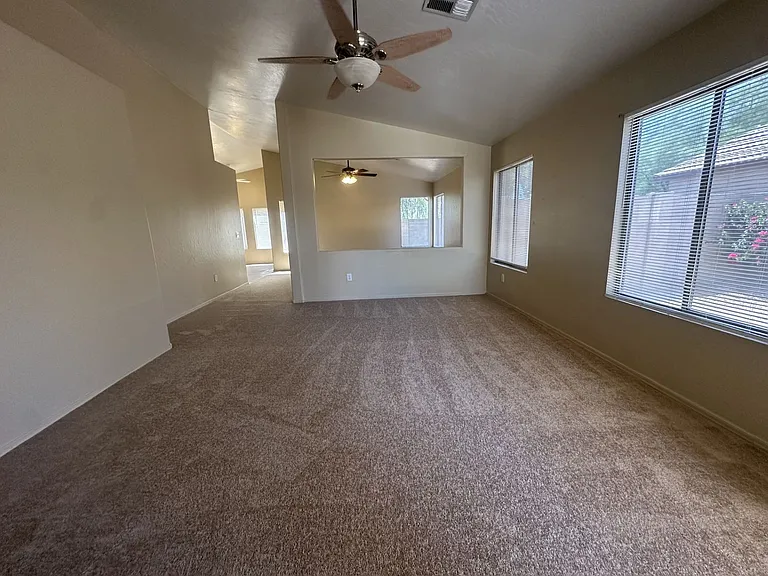 339 N Ocean Dr — Photo 5