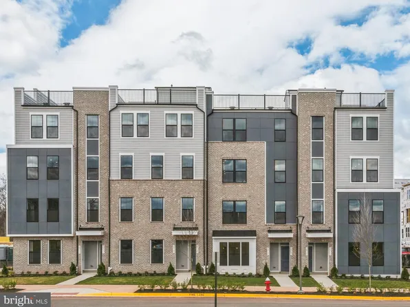 20785 Rumbullion Dr, Dulles, VA 20166
