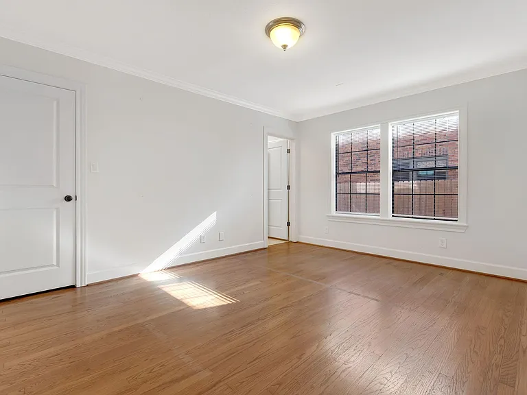 2306 Blodgett St #1 — Photo 8