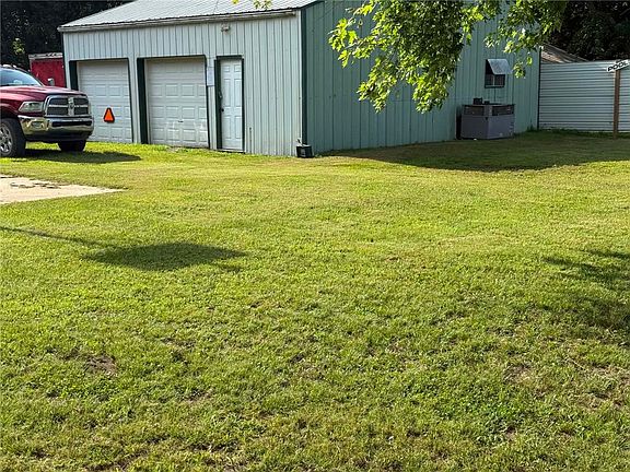 4th image of 23991 Floyd Moore Rd