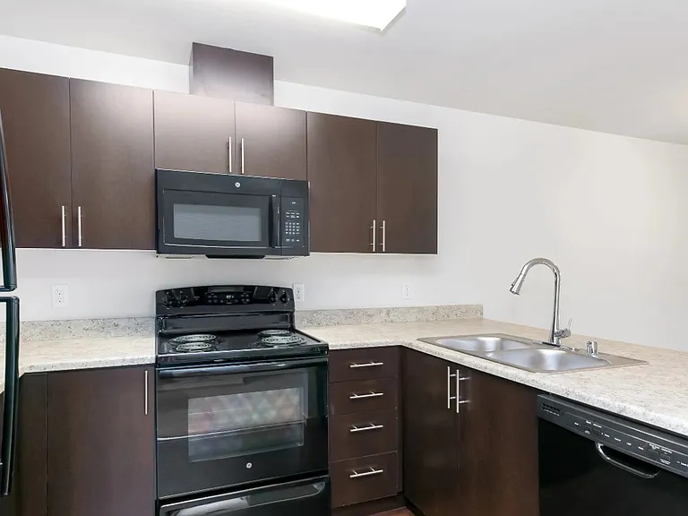 Taylor Creek Apartments — Photo 22