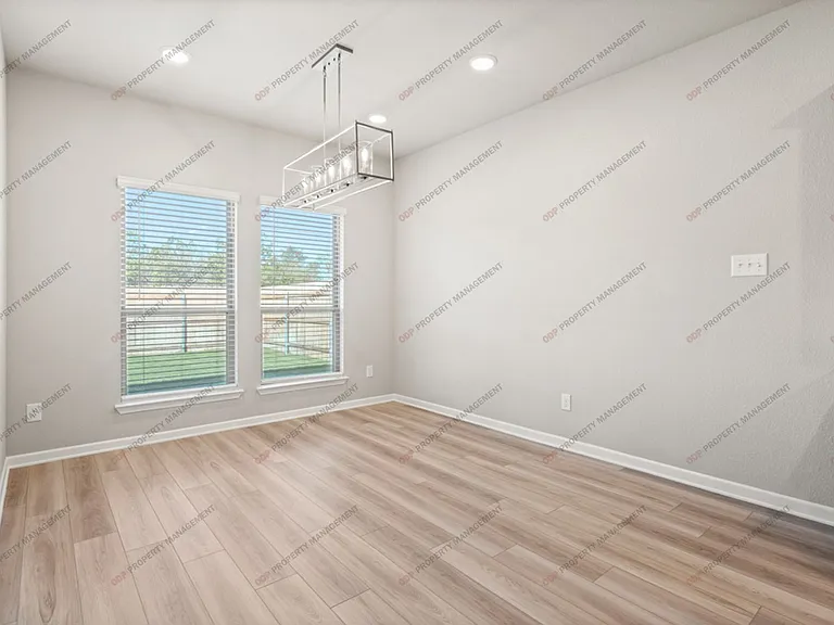 9512 Swenson Ln — Photo 10