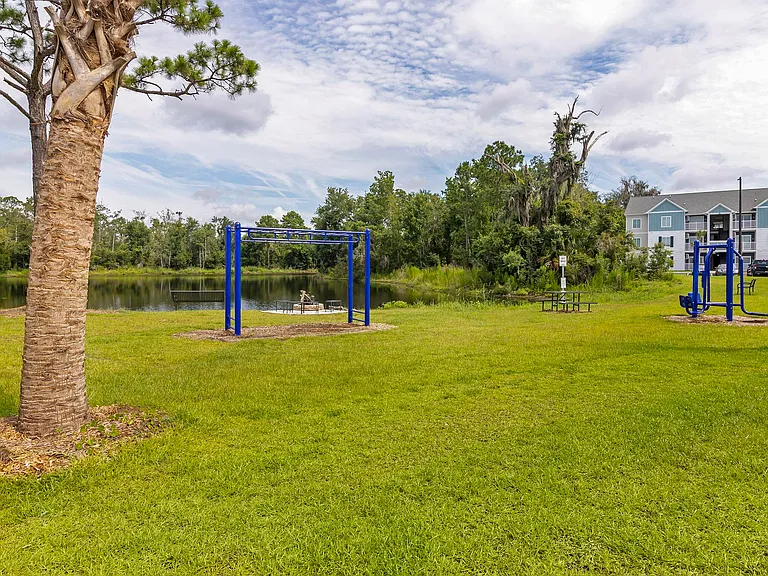 The Pointe Grand Apartment Homes — Photo 7