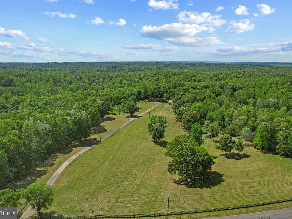 1st image of 41 Wood Landing Rd