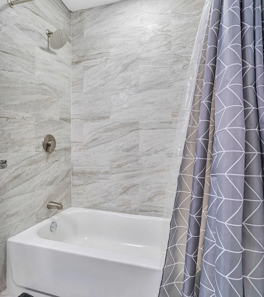 4 bed, 4.0 bath, 2400 sqft, $698 — Photo 4