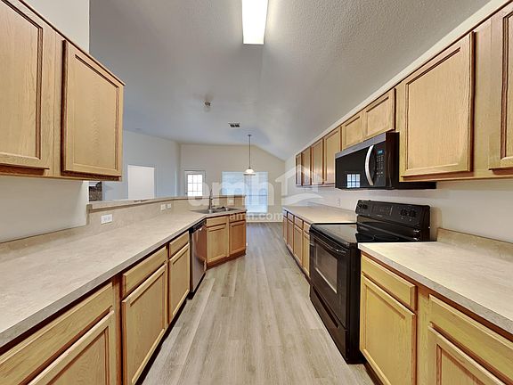 3rd image of 1373 Meadowbrook Ln