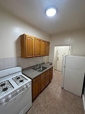 2nd image of 2877 W 20th St APT 5
