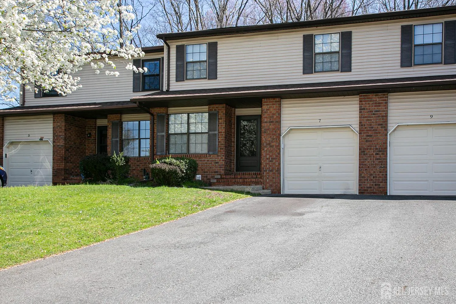 3 bed, 2.5 bath, 1447 sqft, $3,800 — Photo 3
