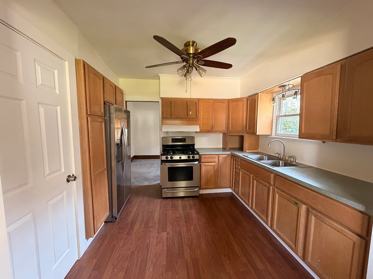 3 bed, 1056 sqft, $1,400 — Photo 4
