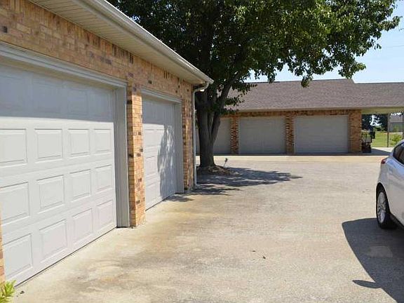 5 Garage Bays!