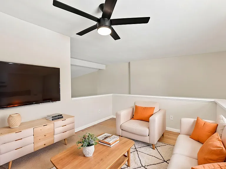 21550 Burbank Blvd #312 — Photo 2