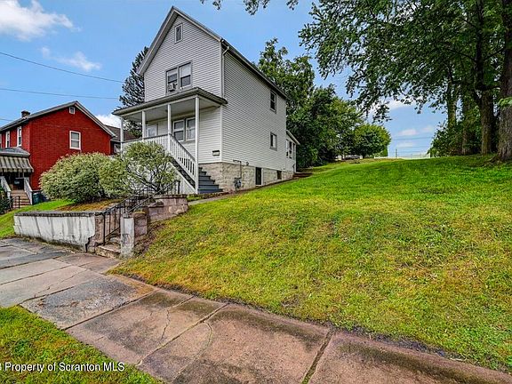 3rd image of 2725 Cedar Ave