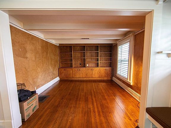 3rd image of 2700 S Crysler Ave