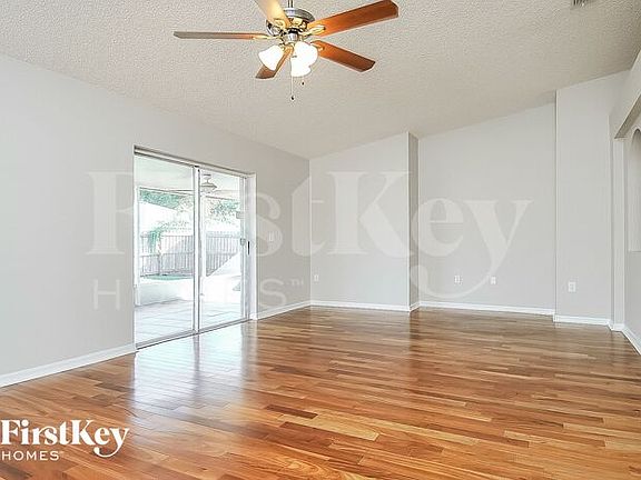 3rd image of 12732 Lake Vista Dr