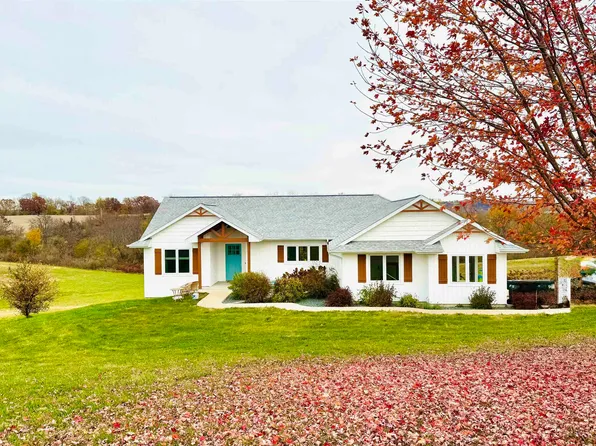 40058 326th St, Bellevue, IA 52031