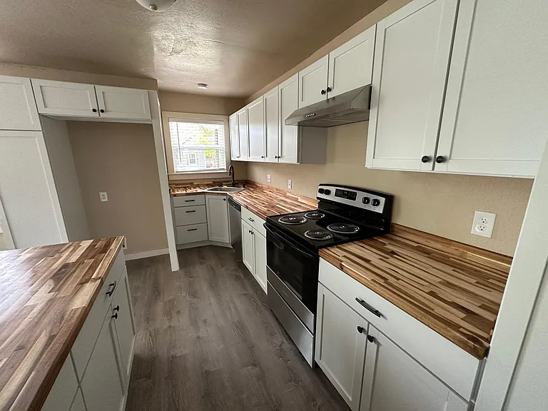1213 W Walker St — Photo 7