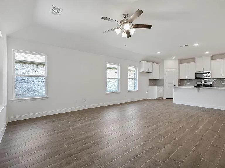 517 Amenduni Ln — Photo 13