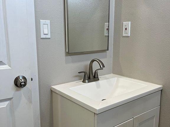 4th image of 323 1/2 Pomelo Ave