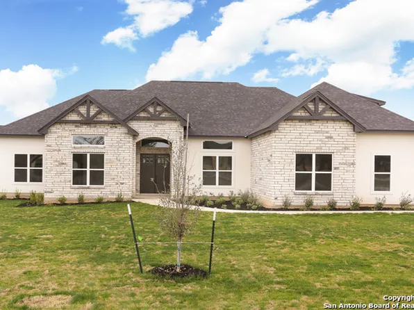 359 Bauer Ln, Castroville, TX 78009