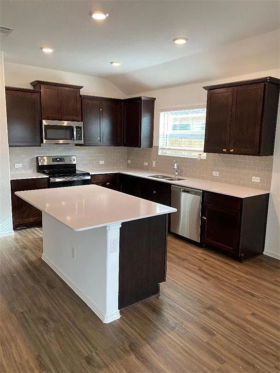 4 bed, 2.0 bath, 1938 sqft, $2,295 — Photo 2