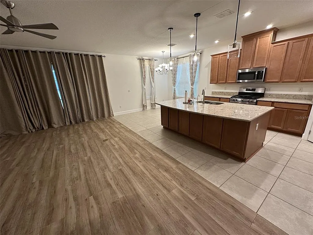 3 bed, 3.5 bath, 2078 sqft, $2,700 — Photo 4