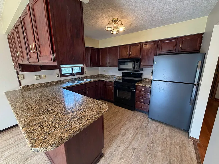 3303 Eddy Ln — Photo 5
