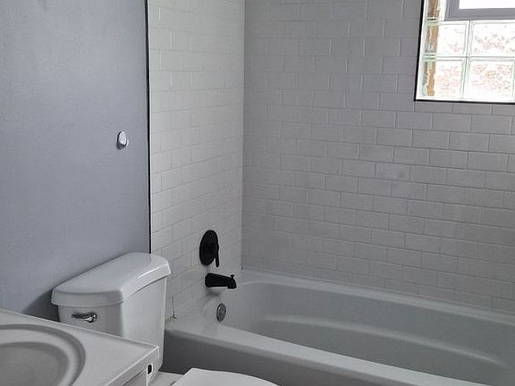 3rd image of 1414 E Columbus St