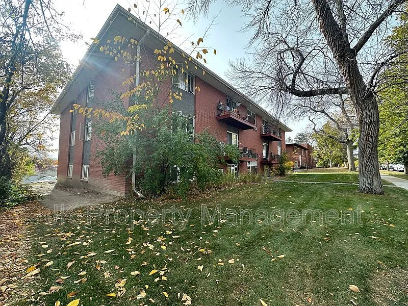 2 bed, 1.0 bath, 910 sqft, $899 — Photo 3