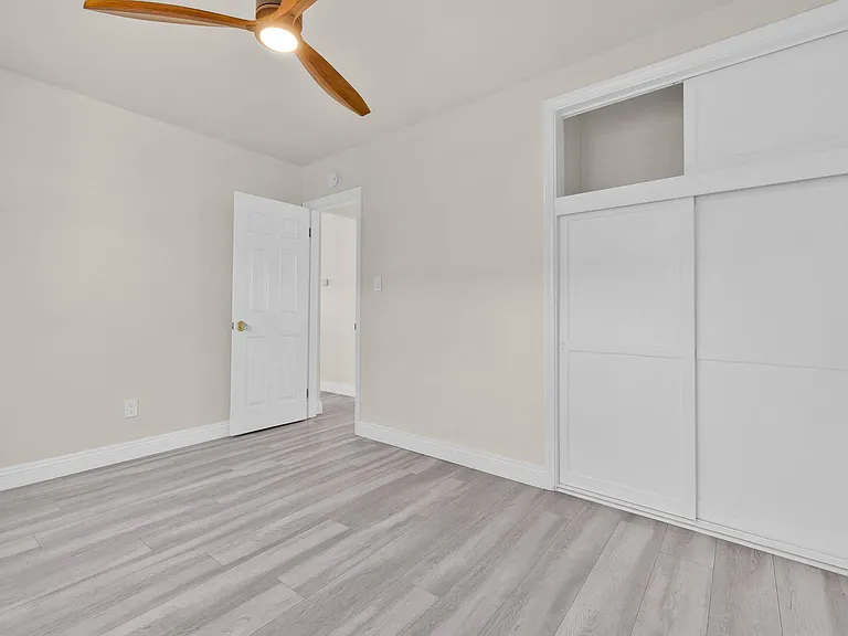 5266 Cass St — Photo 20