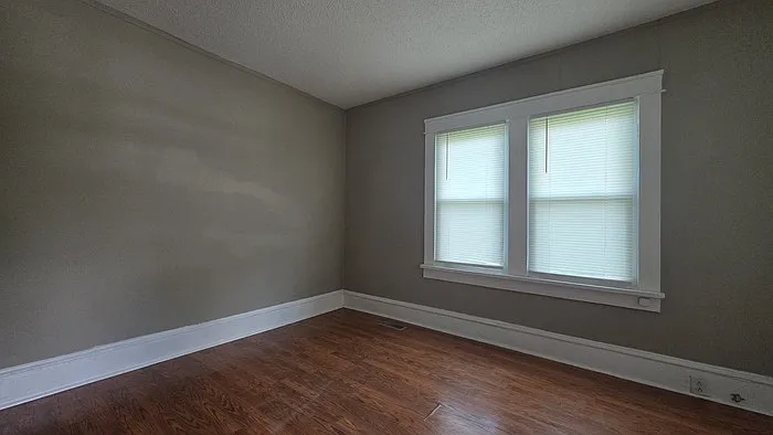 2 bed, 1.0 bath, 1000 sqft, $1,050 — Photo 3