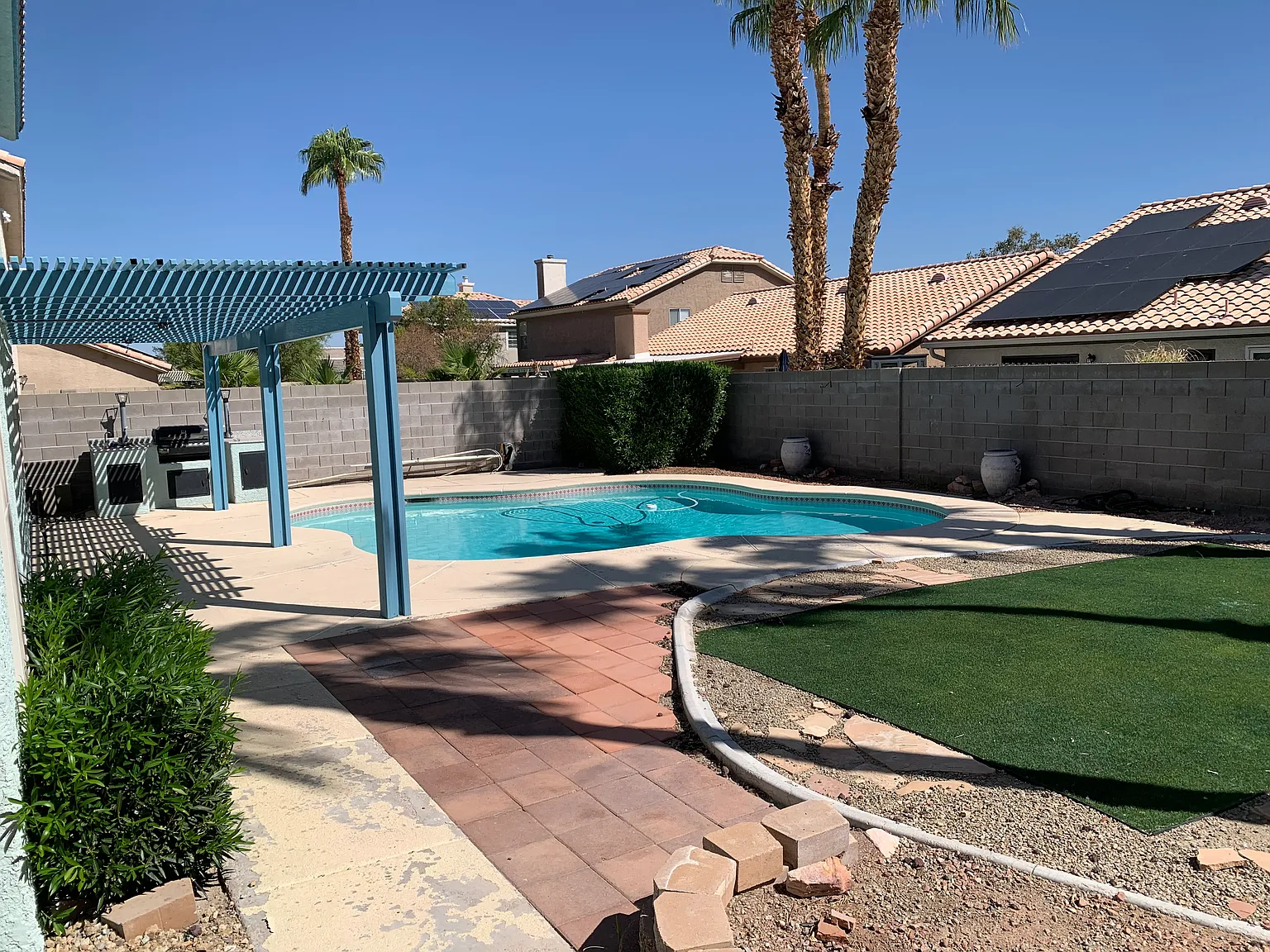 4 bed, 2328 sqft, $3,200 — Photo 4
