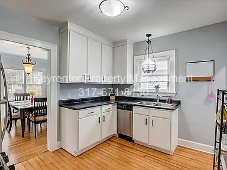 528 W 43rd St — Photo 6
