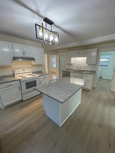 8 Underwood St Photo 1
