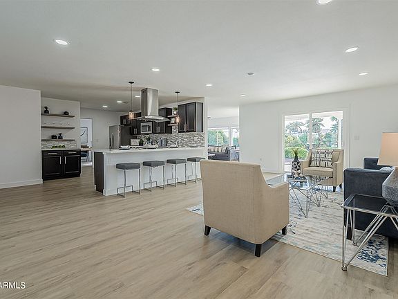 4th image of 12823 W La Terraza Dr