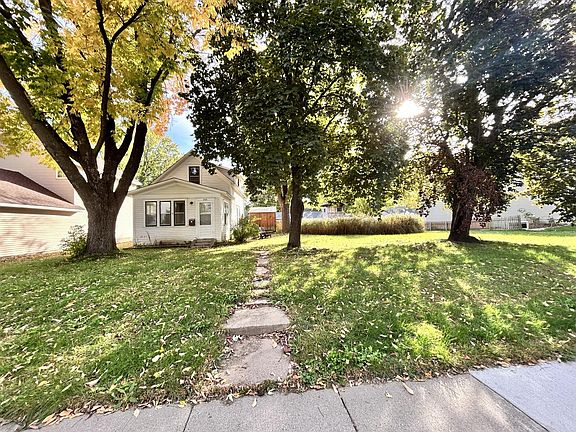 2nd image of 233 17th Ave N