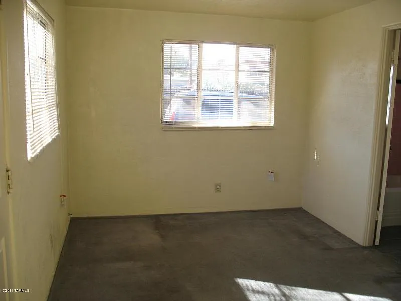 Studio, 400 sqft, $695 — Photo 2