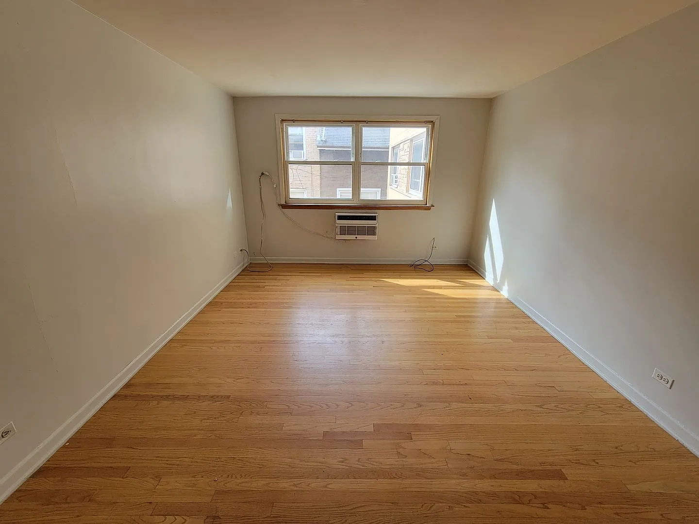 6440 N Richmond St — Photo 3