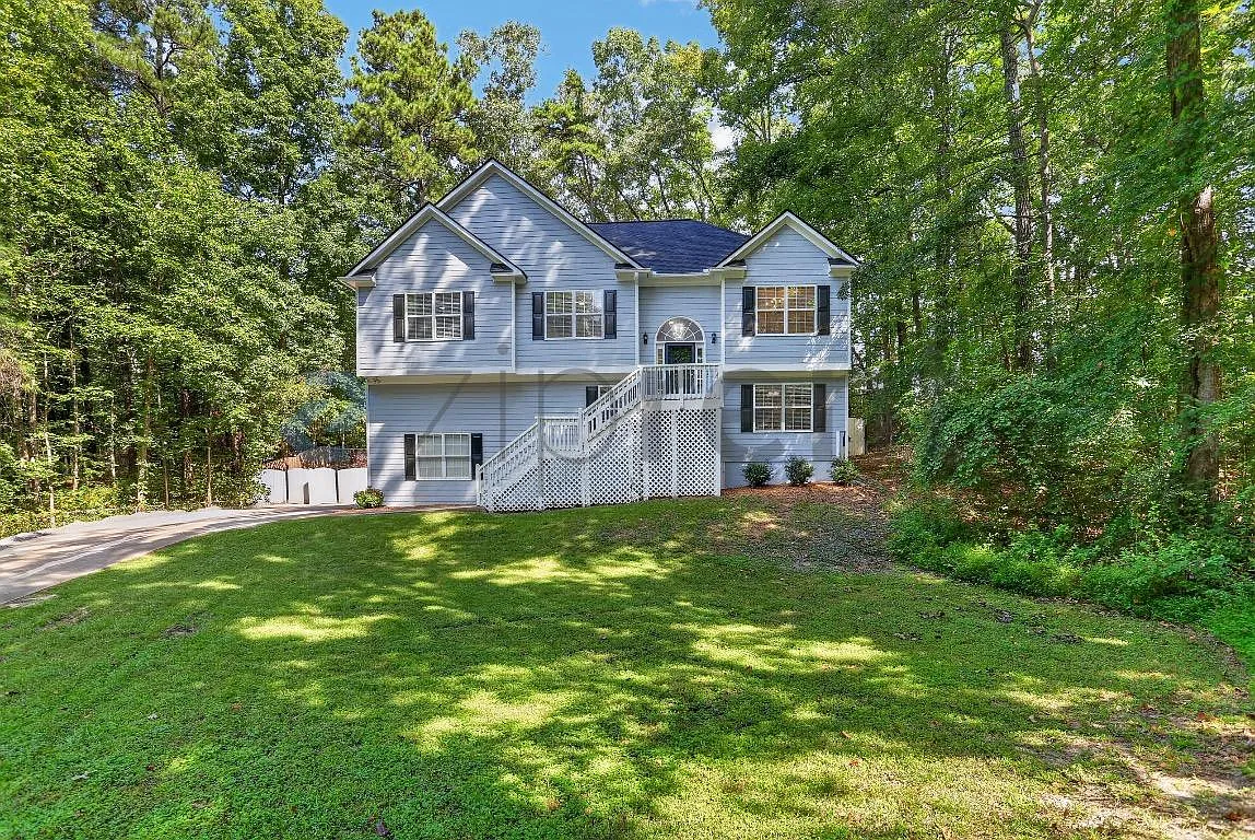 4 bed, 2464 sqft, $3,100 — Photo 1