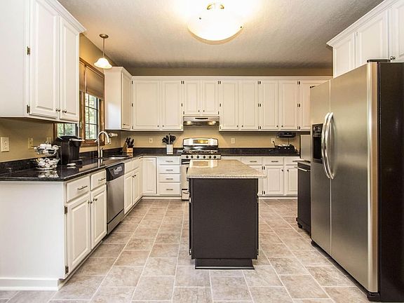 3rd image of 347 Harrogate Ct