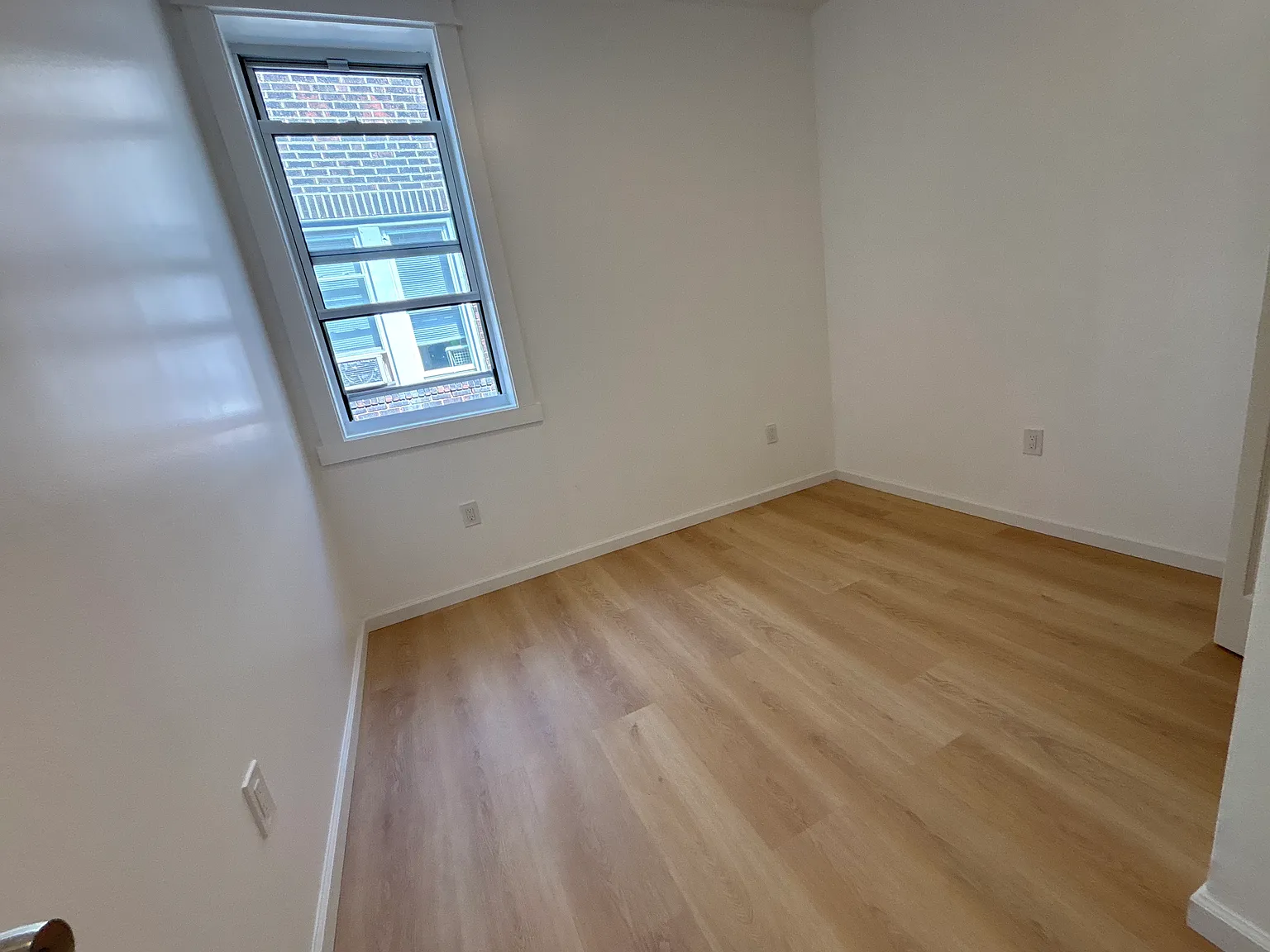 3 bed, $2,000 — Photo 4