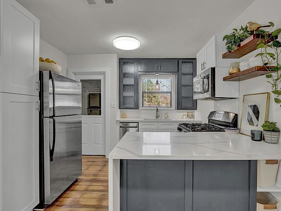 5th image of 185 S Hackberry Ave