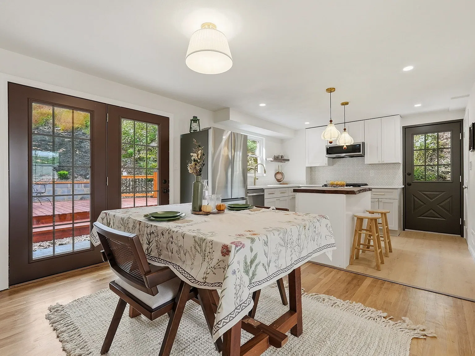 3 bed, 1100 sqft, $1,850 — Photo 4